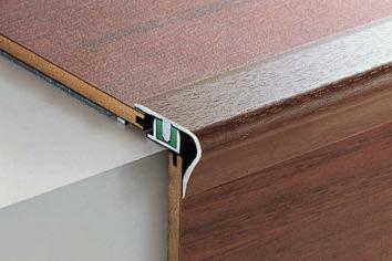 profili per pavimenti in legno e laminato L articolo G/4 è un profilo paragradino per scale. Permette la dilatazione di pavimenti in legno o laminato a posa flottante con spessore da 6,5 a 15 mm.