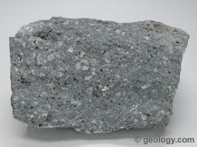 ANDESITE Genesi Vulcanica Minerali Fenocristalli di: Plagioclasio Orneblenda Biotite Pirosseno Massa di fondo: Plagioclasio Tessitura
