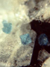 IDENTIFIC AZIONE DI UN MINERALE attraverso Durezza Sfaldatura/Frattura Lucentezza Colore Densità Peso specifico