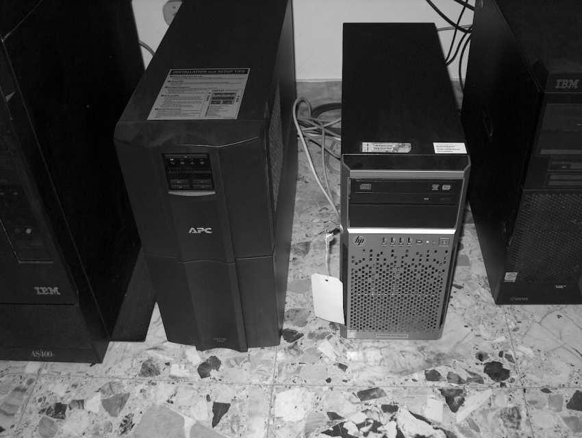B45) Server HP Proliant ML 310 E GEN 8V 2 completo