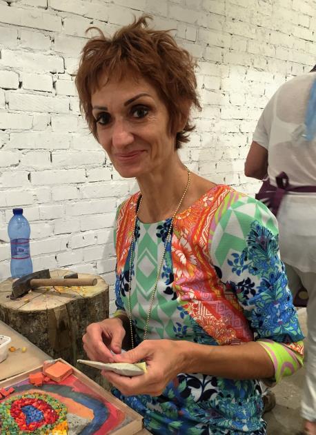 Emanuela Bottana & Alberta Jacqueroud Workshop tenuto da due professioniste ed esperte del mosaico: Emanuela Bottana Avendo un padre veneziano, Emanuela Bottana da piccola, spesso ha visitato Venezia
