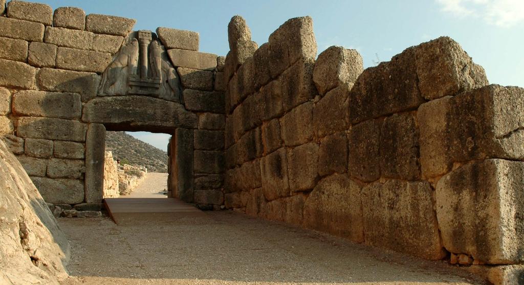 3 giorno martedi: Olympia - Arachova (Delfi) Dopo la prima colazione in hotel visita al Sito Archeologico di Olympia, al Museo e allo Stadio dove ebbero luogo le prime Olimpiadi nel 776 a.c. Al termine della visita, partenza per Arachova, attraversando il bellissimo Ponte di Rio-Antirio.