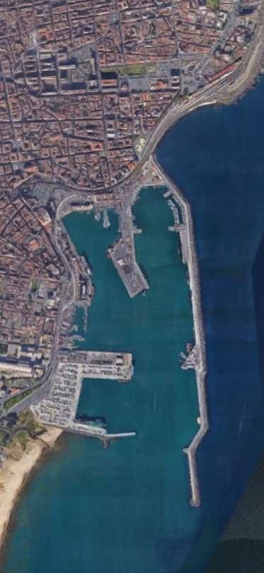 Catania Figura 40 - Porto di Catania Il porto di Augusta è un porto industriale a servizio degli impianti di Melilli e Priolo, nel quale transita la maggior parte della merce della Sicilia.