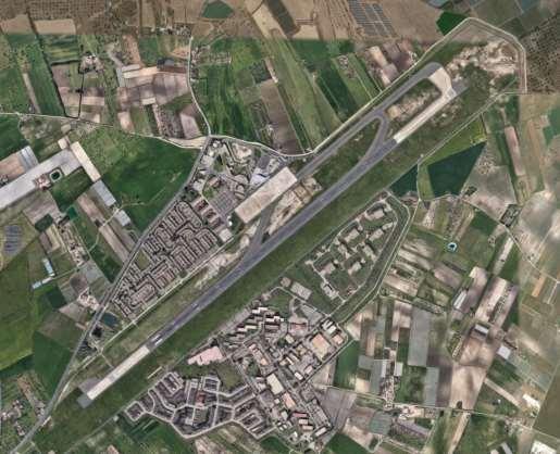 Figura 76 Aeroporto di Comiso Pio La Torre 2016 Google Maps Il terminal passeggeri è sito a nord ovest rispetto alla runway, e si sviluppa su tre livelli per un area complessiva di 3.600 m 2.