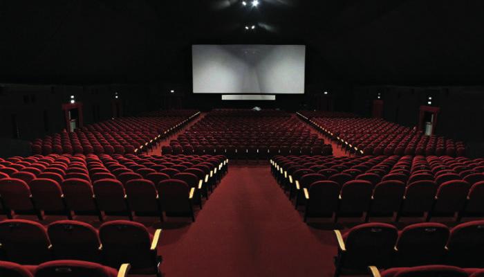 LA LOCATION Abbiamo preferito un cineteatro perché fonde proprio come internet il classico e il moderno, la cultura e la comunicazione,