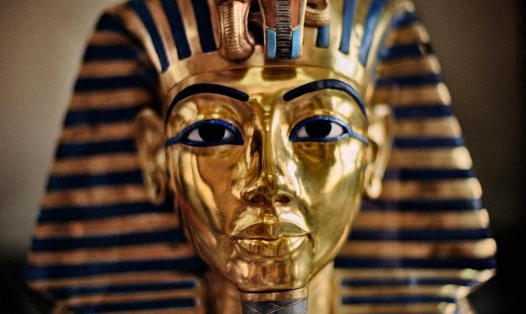 LE FIGLIE DEI FARAONI >MERYTATON Il faraone Tatankhamun > Mai avrei potuto immaginare da ragazzino quando sentivo parlare di >Tutankhamun il faraone dalla maschera d oro e dei suoi >splendori profusi