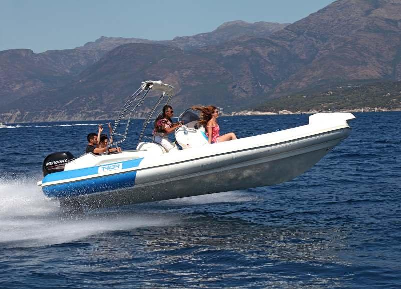 GOMMONE Inflatable Boat Bateau Pneumatique caratteristiche hull down mt. 7,20 mt. 6,98 mt. 2,78 Lun. interna calpestabile Internal walking length mt. 6,00 Longueur habitable apacity persons / N.