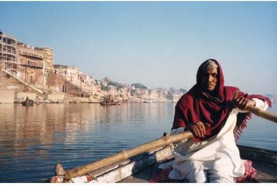 Giro in barca nel Gange nella luce dell alba Un bellissimo giro in barca all alba, attraverseremo il Gange andando dall altro lato del Gange in una spiaggietta