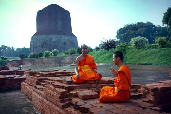 mediana verso il nirvana. In seguito il più grande imperatore buddista Ashoka fece erigere in questo luogo alcuni splendidi supta e monasteri.