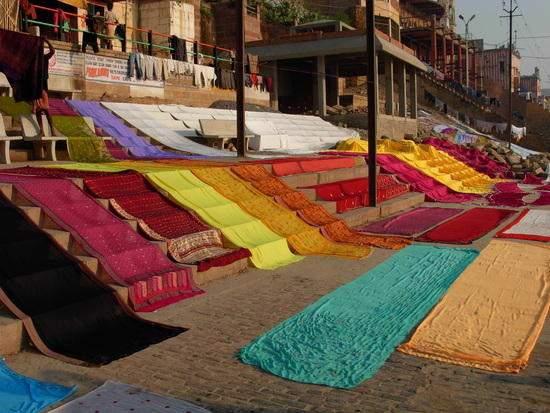 GLI 8 ITINERARI DI ESPLORAZIONE CULTURALE : Visita Lavorazione Seta Varanasi è famosa in tutta l India