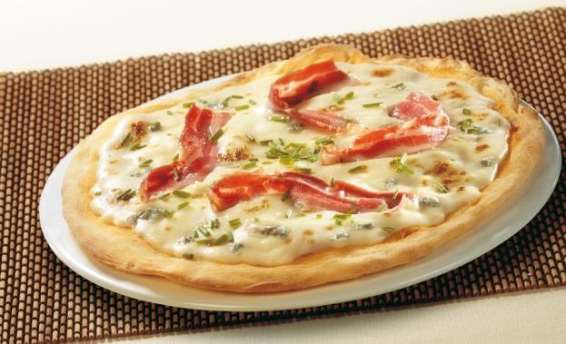 Altri ingredienti: mozzarella 100g, prosciutto cotto Pizza 5 formaggi Ingredienti Prontofresco: Crema ai 5 formaggi 100g,