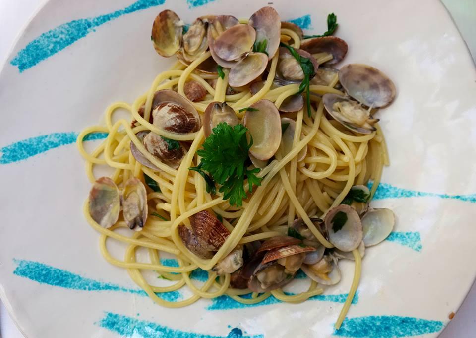 Spaghetto a vongole, Giardiniello, Minori AMALFI/ATRANI DA ZACCARIA Siamo nel territorio amalfitano ma localmente quasi ad Atrani.