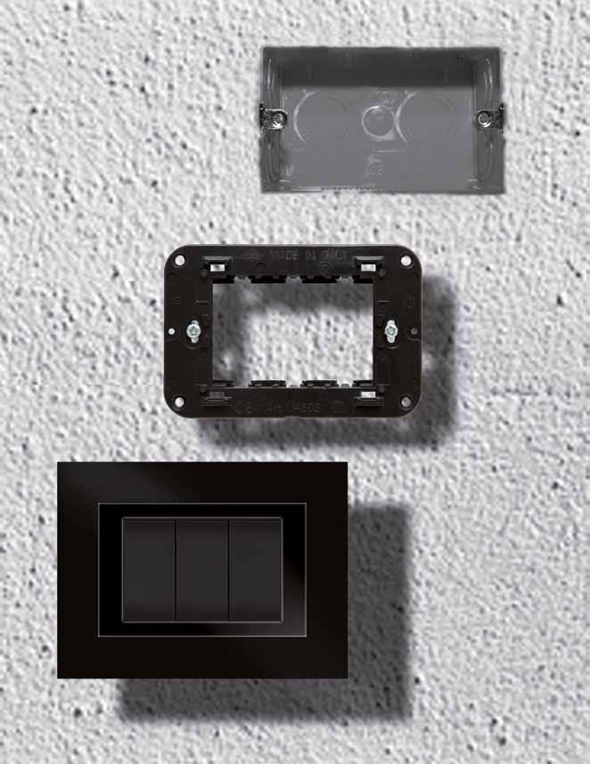 SERIE FLEXI FLEXI SERIES SUPPORTI WALL FRAMES I supporti della serie FLEXI si utilizzano con le placche della medesima serie permettendo un rapido e sicuro aggancio a scatto.