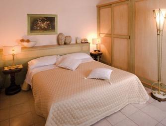 ispirazione. Surrounded by a wide garden, in the residence are available 11 flats of different sizes.