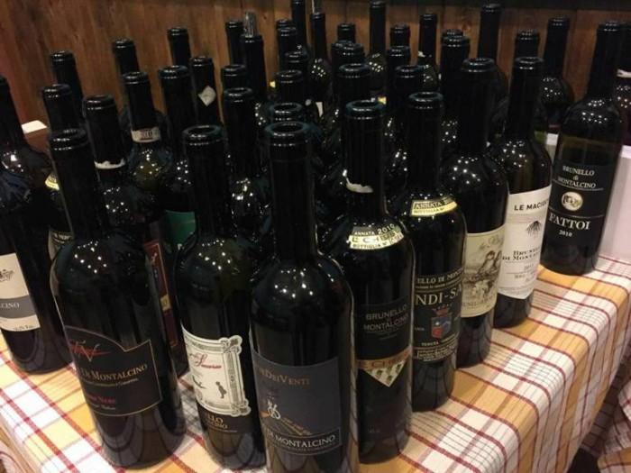 Brunello 2011 vs Brunello 2010, i campioni in degustazione Gli 8 Casi in cui vince la 2010: Biondi Santi 2010 batte Biondi Santi 2011 (88,7 vs 86,5) Donatella Cinelli Colombini 2010 batte Donatella