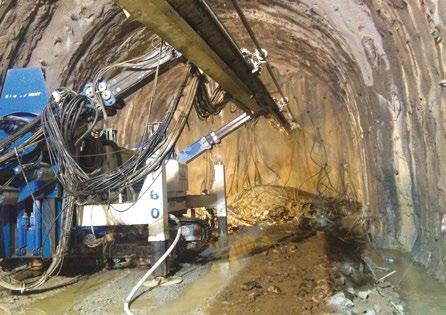 36 PRIMO PIANO I lavori di scavo all interno della galleria fanno utilizzo anche di materiali esplosivi [Foto: Anas] Una ulteriore accelerazione dei tempi di scavo potrebbe arrivare dalla riduzione