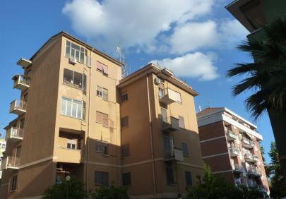 CASETTA MATTEI Via Poggio Verde Appartamento sito al 3 piano di 135 mq composto da salone triplo 3 camere cucina