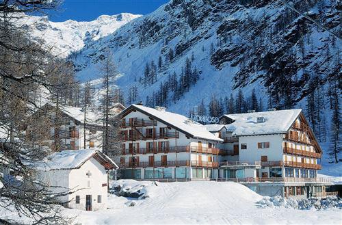 Hotel Monboso 4* Gressoney La Trinité Val d Aosta Dal Al Notti 23/12/2017 26/12/2017 3 249 232 273 254-10% 26/12/2017 30/12/2017 4 480 446 528 491-10% 30/12/2017 02/01/2018 3 462 430 507 472-10%