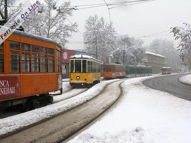 Il blocco di uno scambio provoca una lunga fila di tram in via Luigi Nono