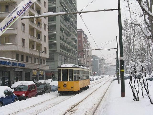 Il tram 1623 in Corso Sempione La nevicata è finita da due giorni, è tornato il sole e la D.445.