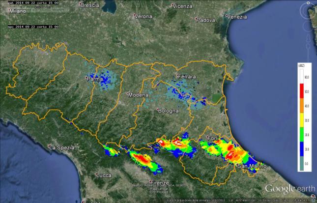 Figura 9: Mappe di riflettività del 22/09/2014 alle 14:15 UTC (in alto a sinistra), alle 15:00 UTC (in alto a destra), alle 15:45 UTC (in basso).