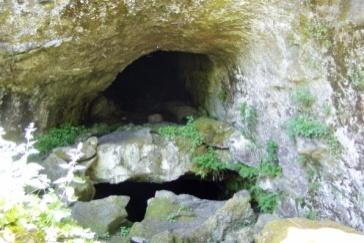 Grotta Intraleo - Difficoltà: facile - Ragazzi età superiore a 10 I caschi