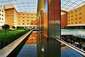 Lo Staff GOLDEN TULIP PLAZA Hotel le porge un caloroso benvenuto a Caserta, augurandole un piacevole soggiorno.