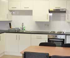 Gli ospiti di ogni appartamento condividono una cucina attrezzata per la preparazione dei pasti e i servizi igienici.
