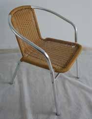 60x60x70H cm 94978 Sedia con braccioli Chair with armrests Silla con brazos 55x56x74H cm 94490 Sedie in polyrattan piatto stretto con struttura in alluminio.