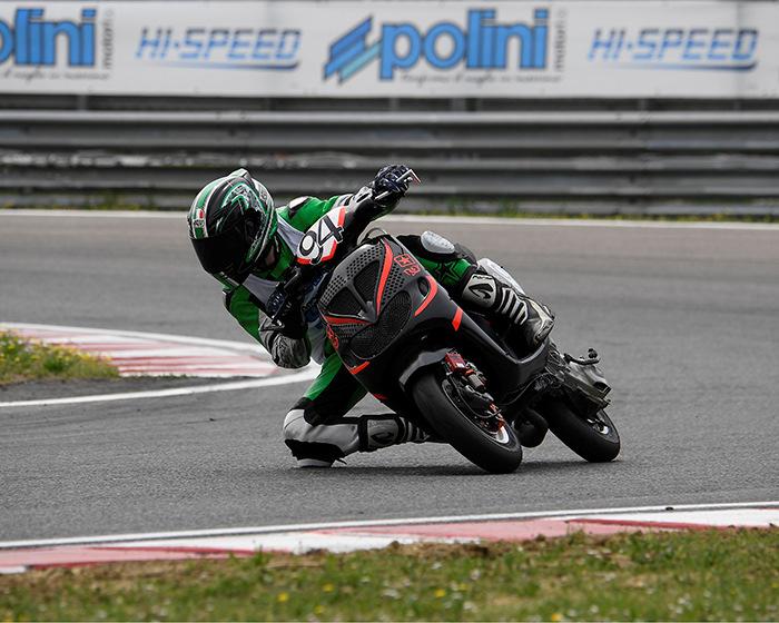 TROFEO VESPA 135cc.: SUPERVILLA In Gara-1 Stefano Villa e Ivan Camera tentano la fuga inseguiti da Cristian Mammi che tiene il passo.