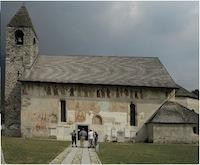 Chiesa di San Vigilio e affresco Danza Macabra Risalente a prima del Mille, è uno dei monumenti più importanti del Trentino.