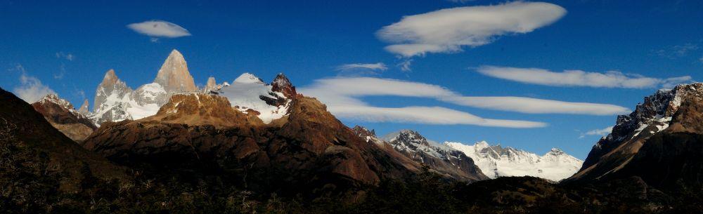 raggiungere il Lago Torre, ai piedi del celebre Cerro Torre. Cena in locale tipico e notte in albergo 4*.