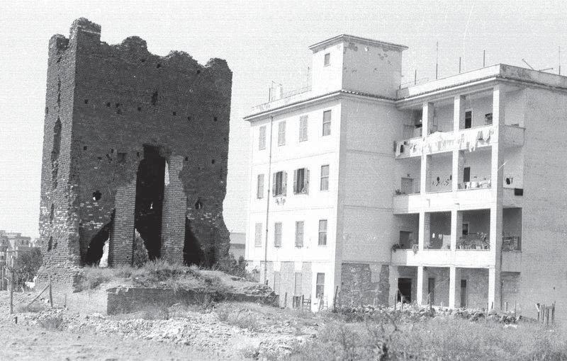 Fig. 2 Torre medievale in via degli Olmi, anno 1964. Fonte: Archivio Fotografico Carta dell Agro.