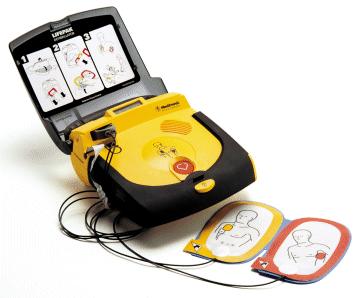 Dotato di una doppia coppia di elettrodi e Kit di emergenza AMBU, questo defibrillatore è in grado di incrementare la potenza di scarica fino a 360J, alzando così al massimo le possibilità di