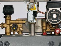 Esempi di configurazione: controllo valvola di zona impianto di riscaldamento, controllo ventilatore esterno (cappa fumi) o pompa esterna.