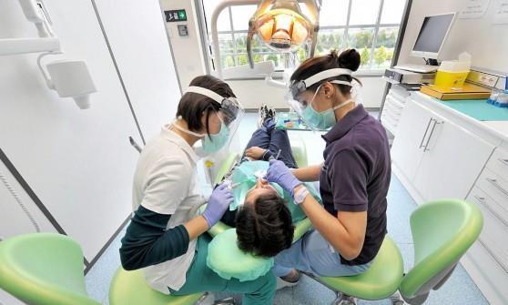 Legionella dal dentista, indagati tre odontoiatri