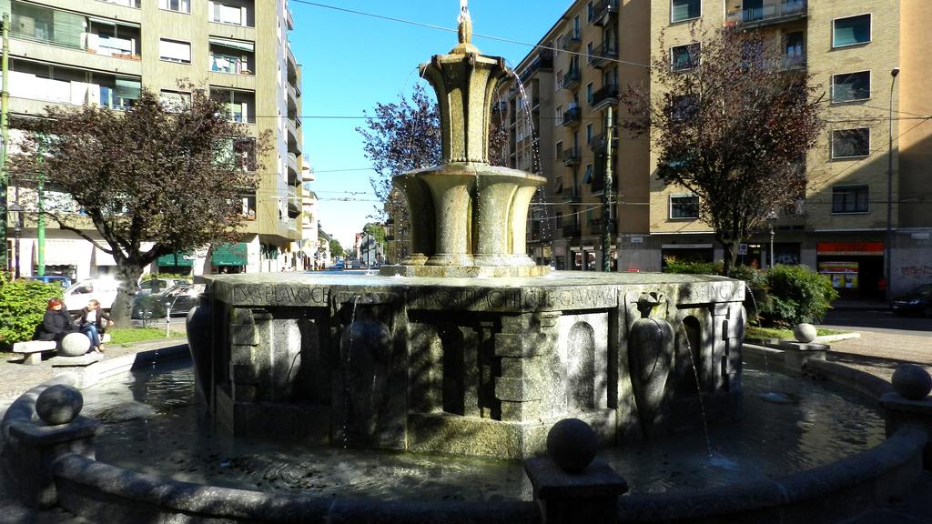 Fontana ai caduti della I guerra mondiale piazza Bausan Ccostruita agli inizi del 00 per commemorare i Caduti della Prima Guerra Mondiale.