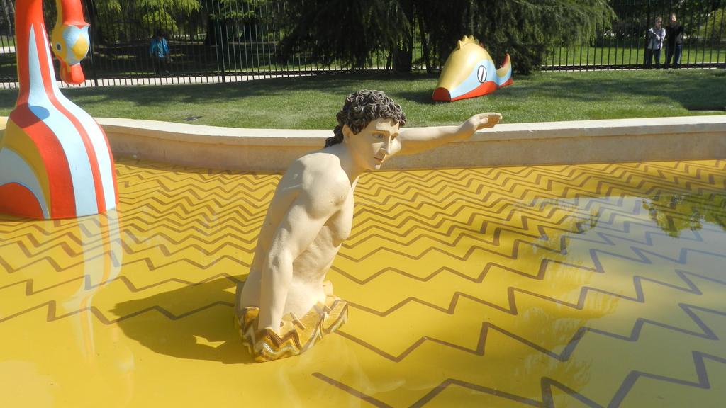 La Fontana dei Bagni Misteriosi Triennale Nel, in occasione della XV Triennale di Milano, erano state realizzate dodici opere, da collocare nel parco Sempione, con lo scopo di rendere le opere