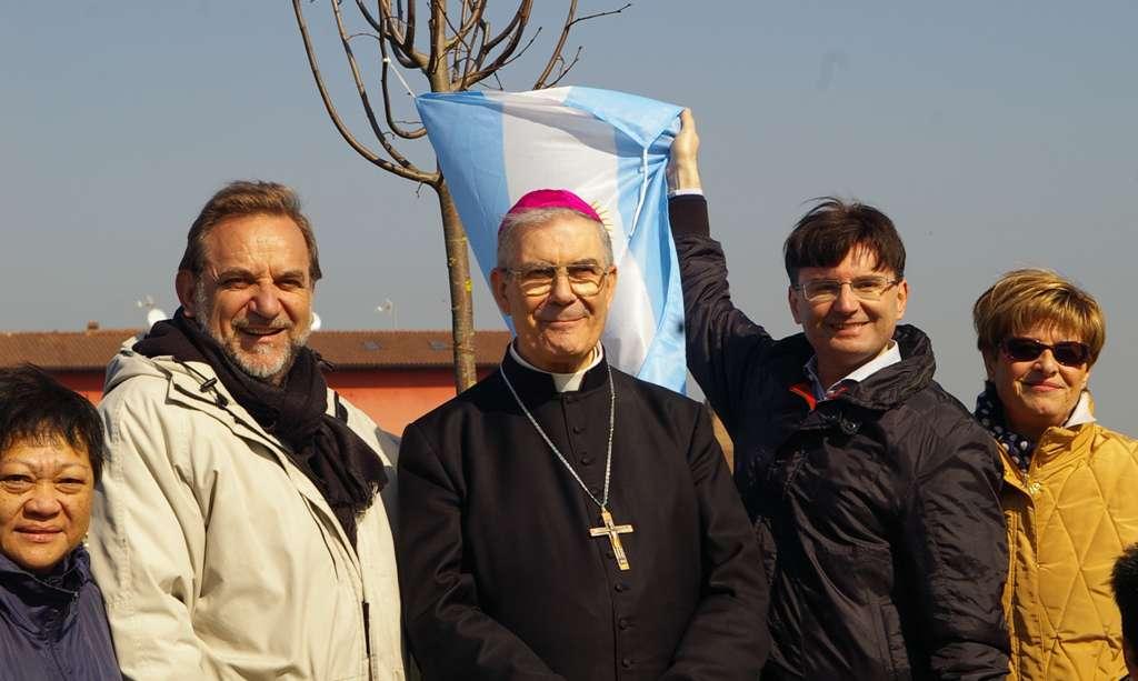 Foto ricordo con S.E. il Vescovo di Asti, Mons.