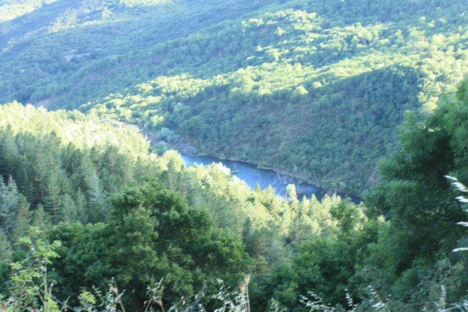 foto del sig. Claudio Scaletta lago presente nella parte alta del fiume Alcantara DAL FIUME ALCANTARA AL MONTE COLLA Il sig.