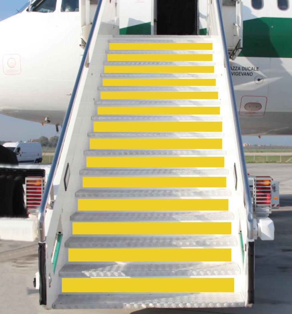 SCALE PISTA SCALE DI ACCESSO ALL'AEROMOBILE L'apposizione del marchio sugli scalini delle rampe d'accesso all'aereo, attira l'attenzione del passeggero nel momento dell'imbarco e ne aumenta la
