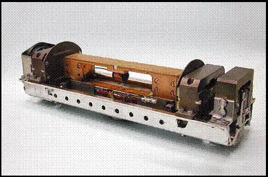 La scala di tempo nazionale è derivata presso l IEN da un insieme di orologi atomici al cesio indipendenti ed è controllata via satellite con le scale tempo degli altri Paesi.