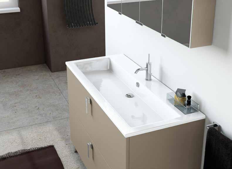 The versions with feet on the ground, allows to furnish the bathroom even to those who do not want or cannot drill holes on the walls.