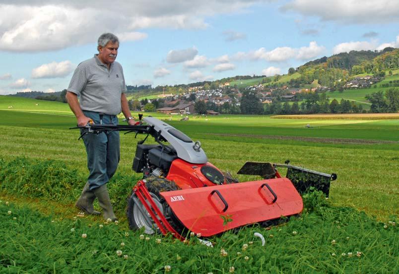 Sia in agricoltura che nella manutenzione di aree verdi, per impieghi di spazzamento o nei servizi invernali, il Combicut rende il