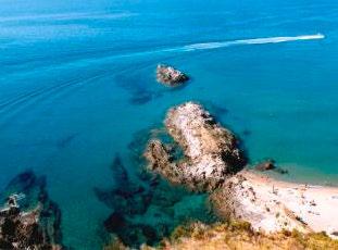 ASCEA MARINA Ascea Marina è un piccolo paese, famoso per le sue spiagge bianche e il