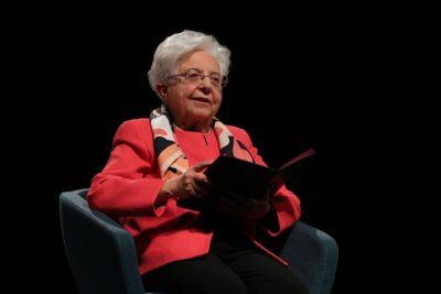 Chiara Lubich e la famiglia Loppiano e tutte le manifestazioni in Italia Chiara Lubich e la famiglia 50 di Famiglie Nuove del Movimento dei Focolari http://www.focolaritalia.