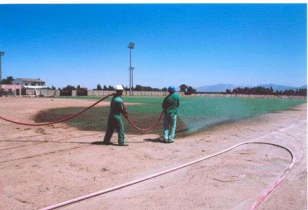 I d r o s e m i n a Questa tecnica si basa sull utilizzo di seme, concime, compost, fibre di legno e acqua miscelati tramite pala agitatrice in