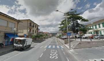 Valdera fino a Pietrasanta dove inizia a costeggiare la ferrovia. Attraversamento rotatorie esistenti.  Eventuali espropri per allargamento sede stradale.