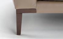 DESIGN Center Nicoline BA2014O000017 Caratteristiche standard - Struttura in legno e multistrato, molleggio seduta con cinghie elastiche.
