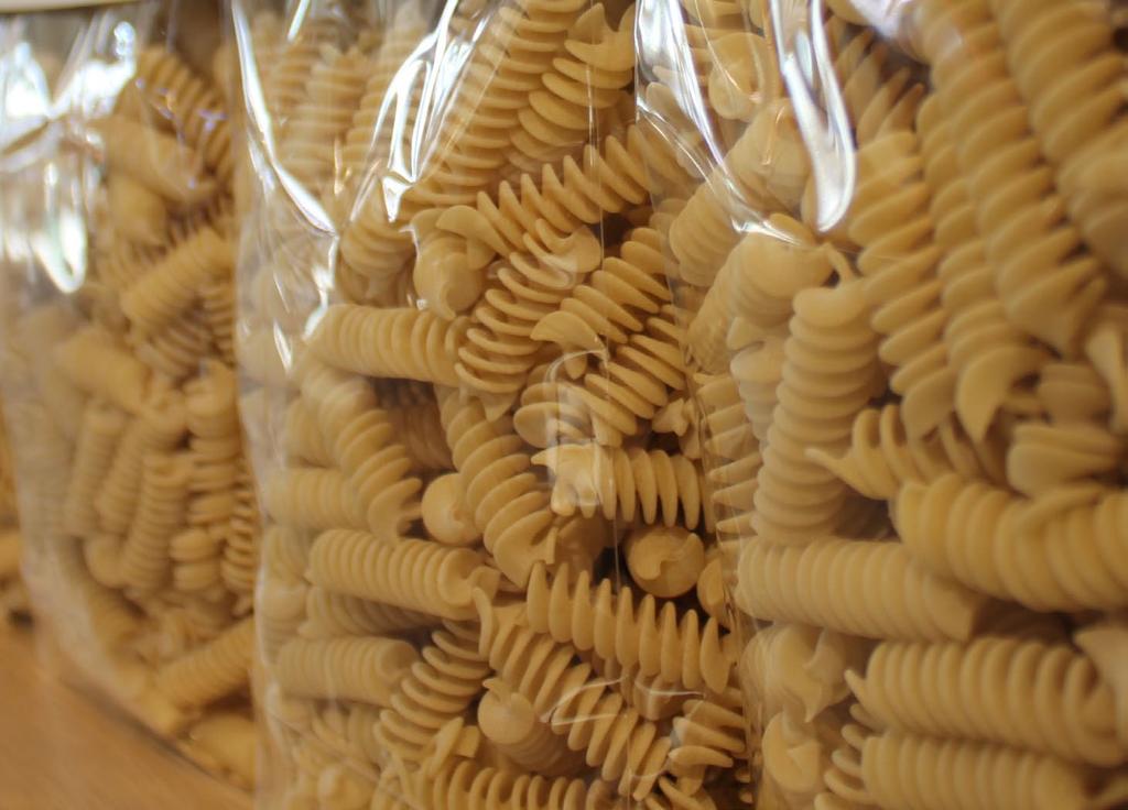 PASTA La nostra pasta viene prodotta con semole selezionate, lavorata al bronzo ed essicata lentamente. PASTA Articolo INGREDIENTI CODICE TAGLIATELLE ALL'UOVO OASI 250g Semola di grano duro, uova.